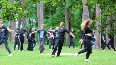 Tanzen im Wald