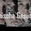 Videostill Gesichter von SchülerInnen und Schülern in Gesprungenem Spiegel