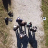 Videostill Schüler auf einem Weg von oben fotografiert