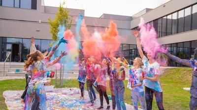 Colors for School Painting Inside Holi-Farben
