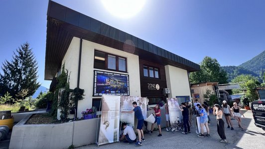 Der Alternativtext wird in Kürze eingefügt