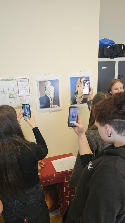 Erkunden von Kunstwerken im Analogen und Digitalen
