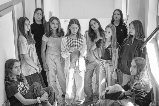 Bei wem soll ich Trost suchen? Nur bei meinem Tagebuch. Ich fühle mich so allein.