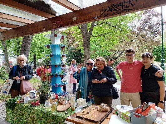 Eröffnungsfeier mit Schüler, Anrainer und Bezirksvorstehung