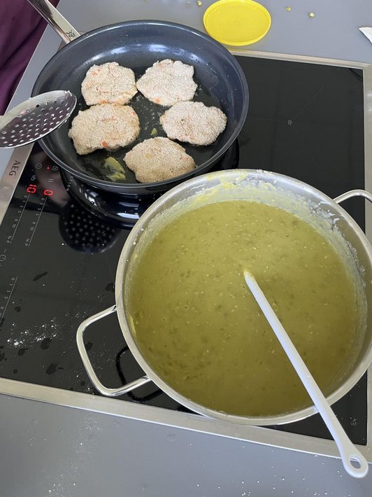 Erbsensuppe und Bohnenlaibchen nach Kriegsrezepten