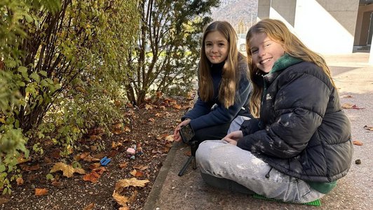 Film und Fotolocation - Julia und Luzia bei der Arbeit