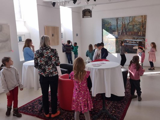 Die Kunst der Demokratie: Die Kinder kuratieren selbst