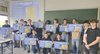 Schüler mit den Plakaten für die Wanderausstellung "Der Euro - mehr als nur eine Währung"