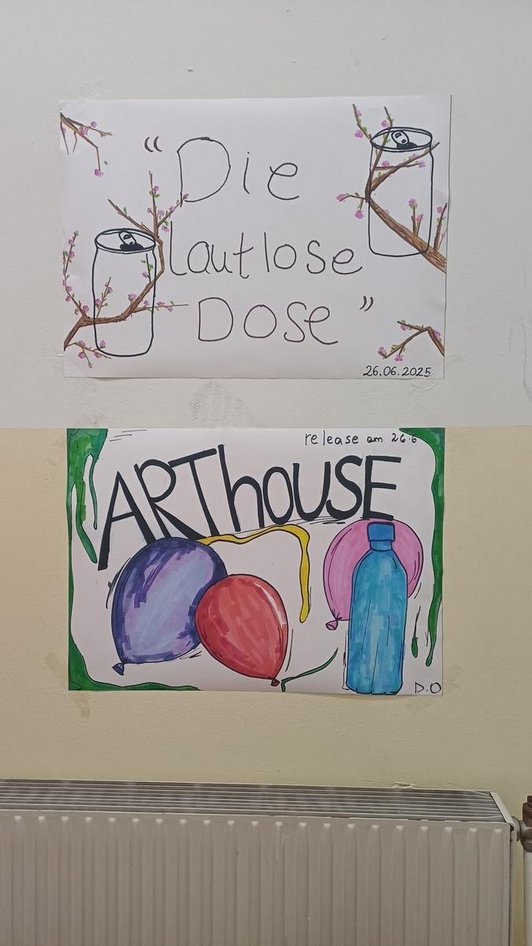 Plakate beim Schulfest