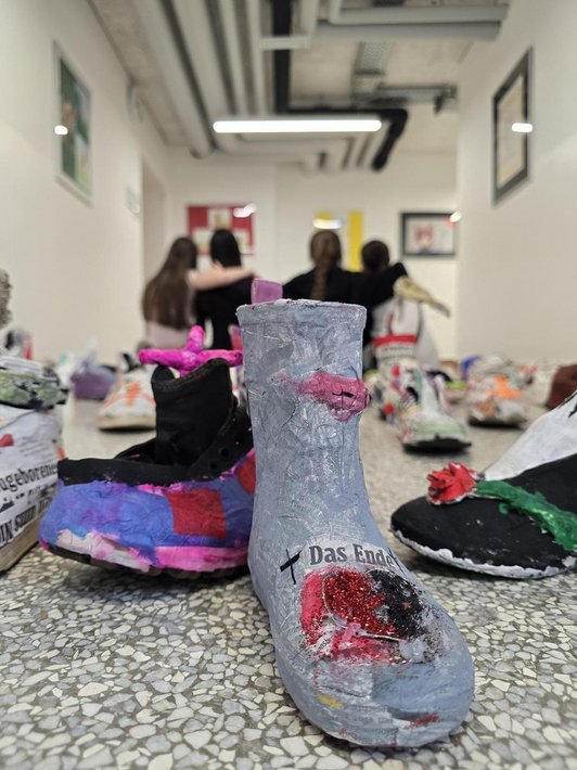 Auf der Flucht – Schuhe erzählen von verlorenen Wegen