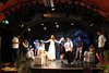 Probe einer Theaterszene "Begegnungen am Bahnhof" auf der Bühne im Theater Drachengasse