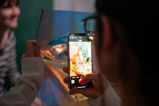 Auf einem Handy werden Fotos aufgenommen