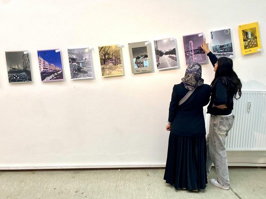 stolze Präsentation für die Familie