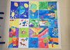 Collage von bunt gezeichneten Bildern. Kinder wählten geheim je ein Gefühl (Wut, Angst, Freude, Trauer) und brachten es mit Wasserfarben auf quadratisches A3-Papier.