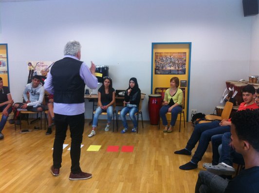 Foto von SchülerInnen beim Rhythmusworkshop