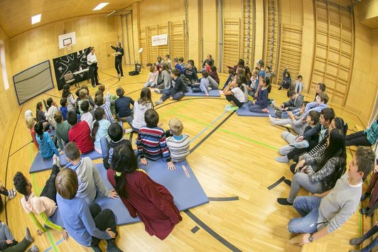 Lesetheater –  interaktive Perfromance 'Alles Ok, Rotkäppchen?!'