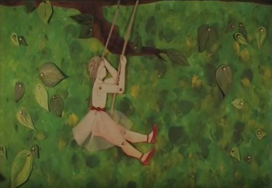 Screenshot eines Animationsfilmes von einem Mädchen auf einer Schaukel