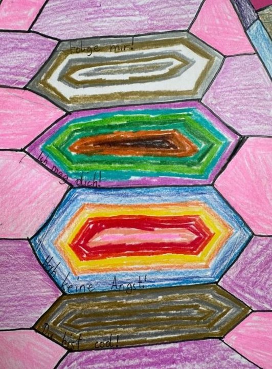 Gezeichnete bunte längliche 6-Ecke.