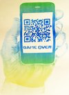 'Lithographie einer Hand, die ein Mobiltelefon hält, auf dem ein QR-Code und die Worte ''Game over'' zu sehen sind'