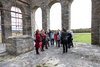 Foto der SchülerInnen und VermittlerInnen im ''Anschluss-Denkmal'' Oberschützen